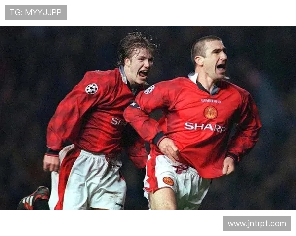 红魔再掀复古风暴！曼联二客球衣致敬 90 年代经典美学