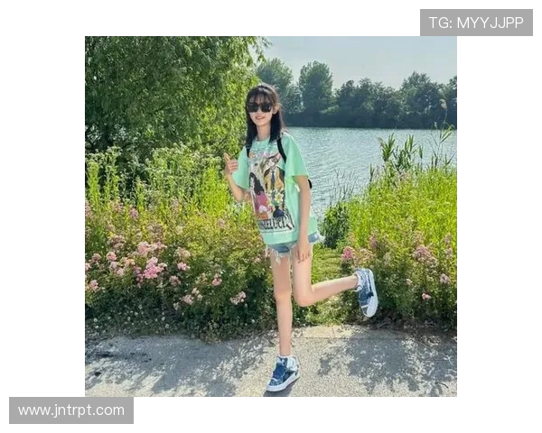 黄多多下厨 vlog 曝光！三娃遗传分配太神奇：一个像妈一个像爸，老三成 “综合体”